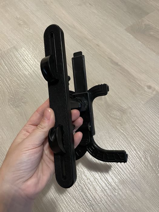 Автомобільний тримач для планшета