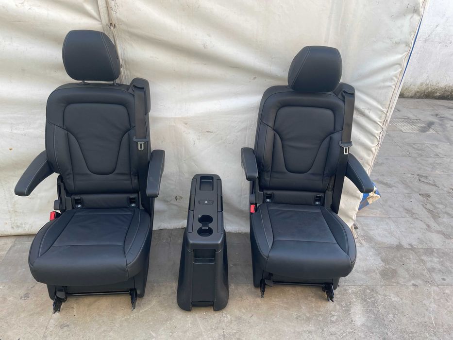 Vendo 2 Cadeiras e uma mesa para Mercedes V-Class