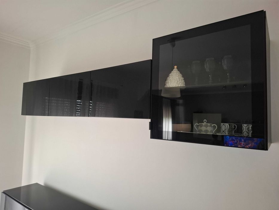 Movel aparador "Besta"