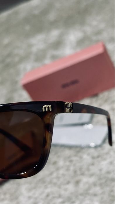 Oculos de sol da MiuMiu