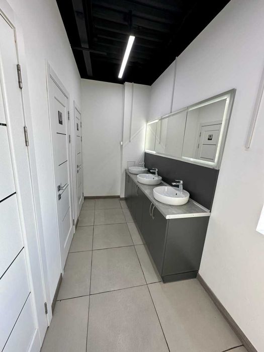 Офіс з генератором, 800 м2, М. Шулявська, ТРЦ Соsmo Multimall. Власник