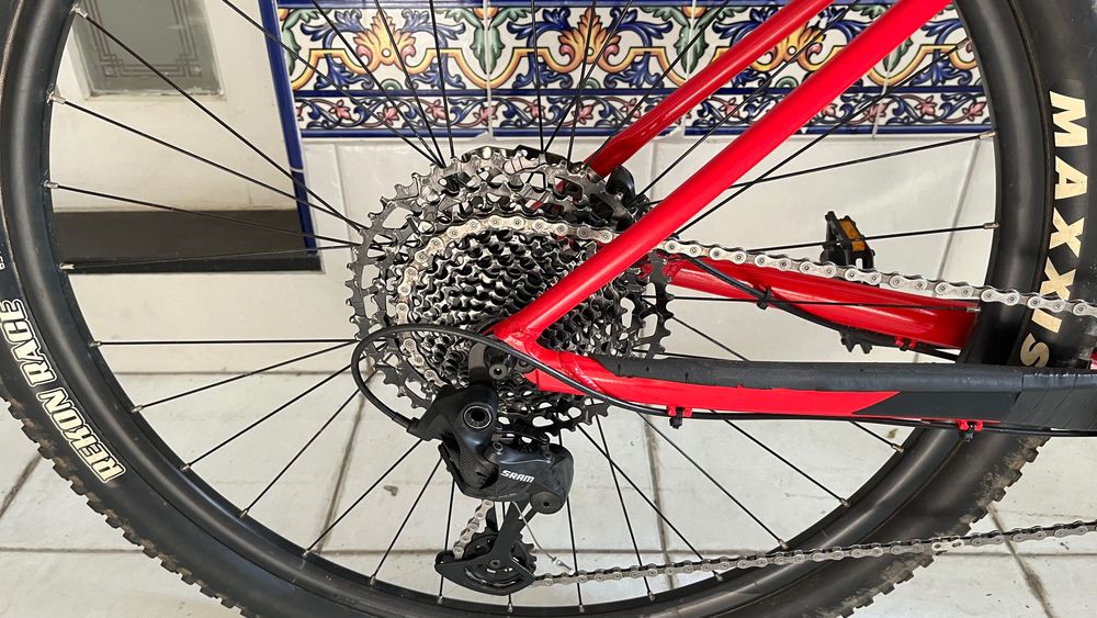Scott Scale 970 (2021) Tam. M – Como Nova (Sram SX 12v / RockShox) + Capacete Bell + Camelbak