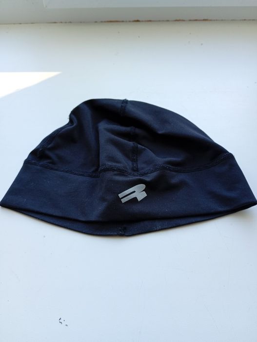 Продам  спортивную шапочку.