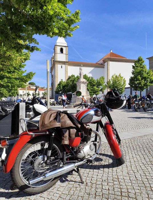 BSA B40 350cc de 1966 – Restaurada – Excelente Estado