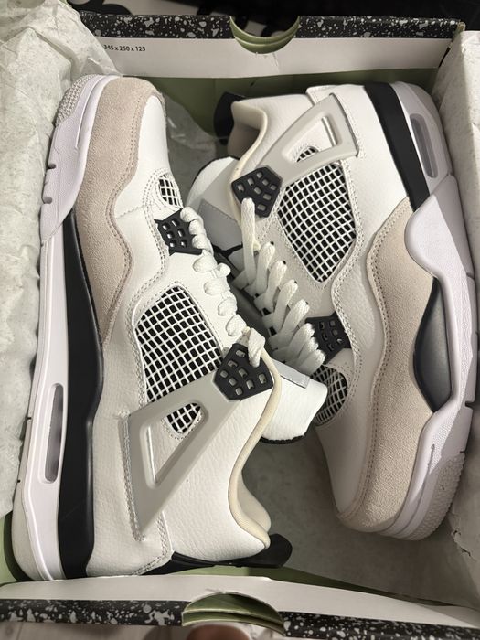 Air Jordan 4 Military Black
