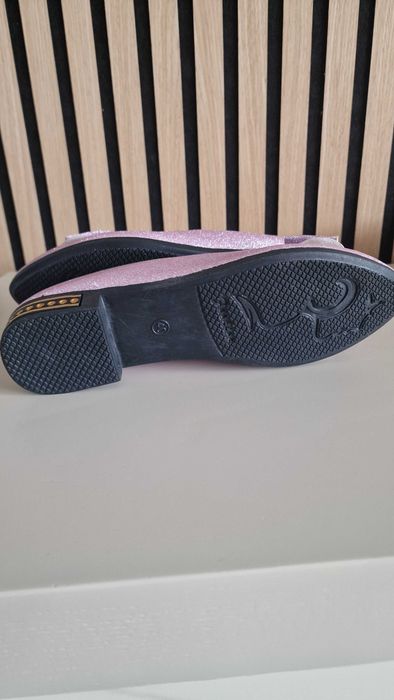 Sapatos rasos com brilho lilás