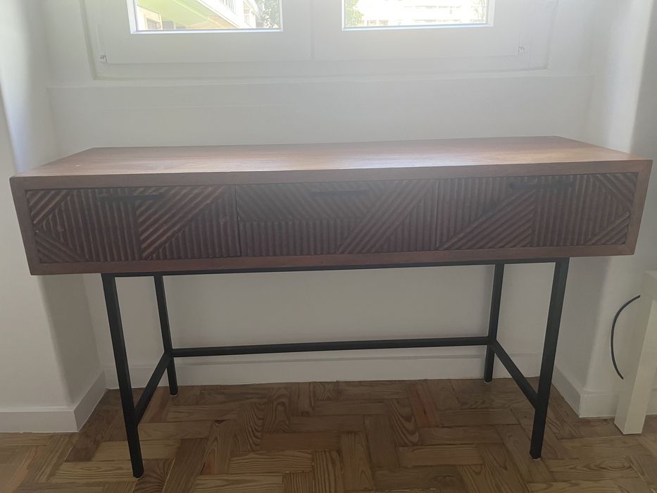 Vendo móvel consola de madeira com três gavetas