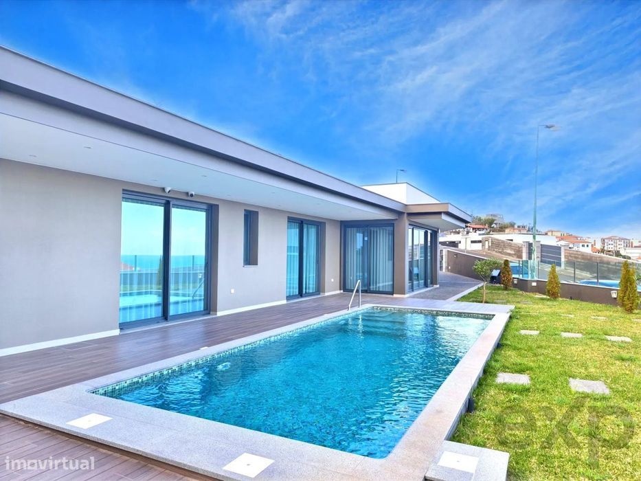 Moradia Contemporânea com 3 Suítes, Água de Pena, Madeira