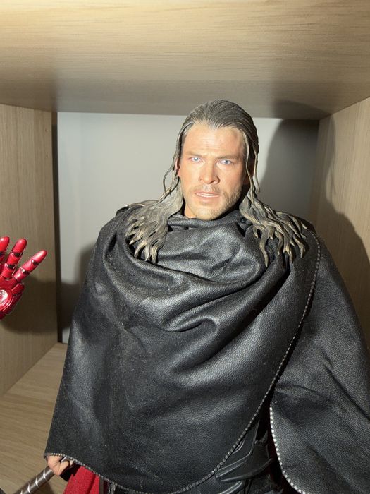 Hot toys figura acao