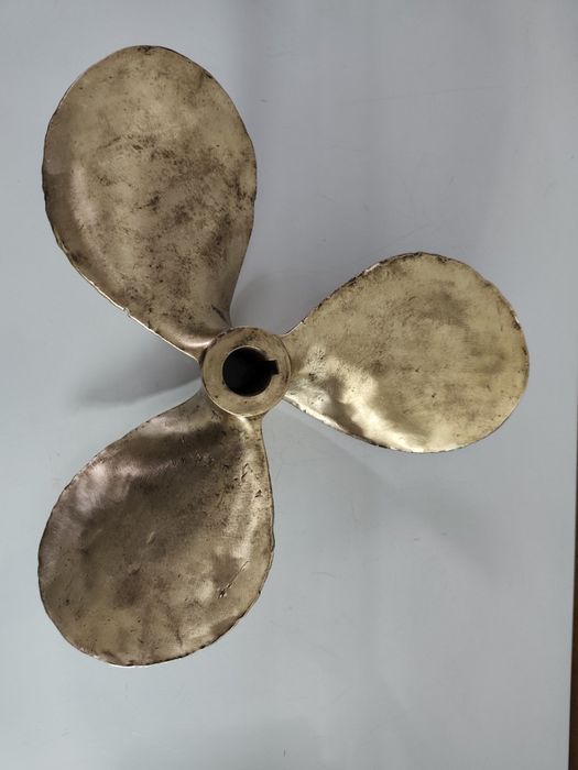 Helice em bronze