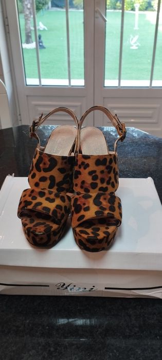 Sandálias novas tam. 36