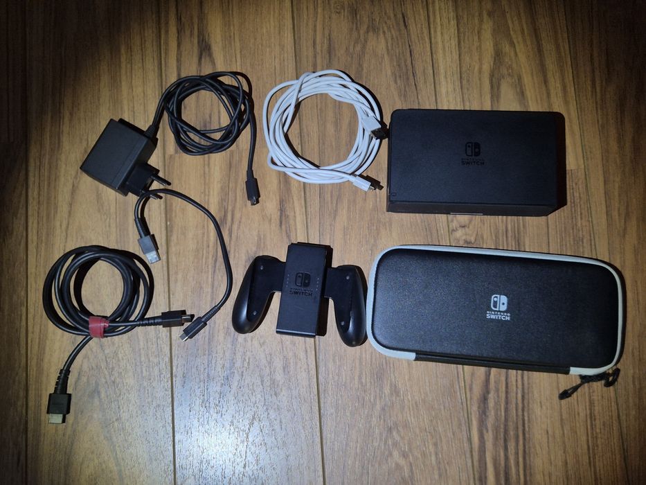 Nintendo Switch Oled + 3 Jogos + Comando extra