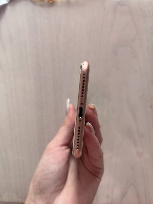 Продам iPhone 8+