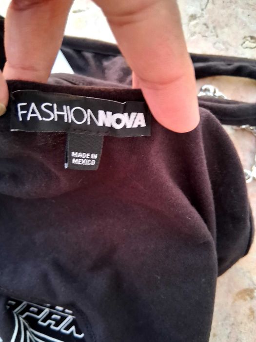 Calça Breskha,com top FashionNova.