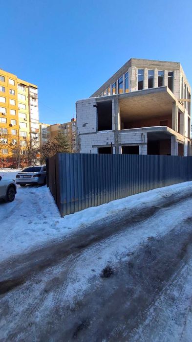 Продається ділянка біля новозбудованого житлового комплексу