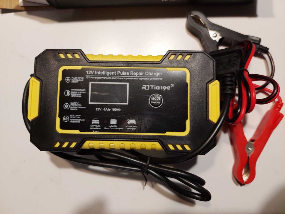 Зарядка інтелектуальна для автомобільного акумулятора 12В, струм 6А.