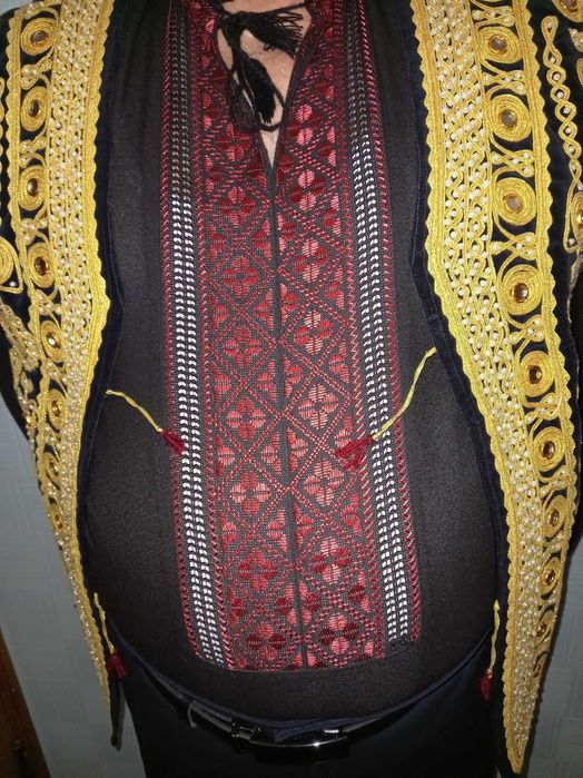 Продаються  набори українських  національних  одеж,концерті костюми