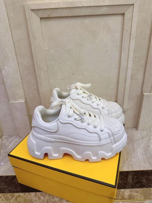 Кросівки  жіночі ЗНИЖКА!!!