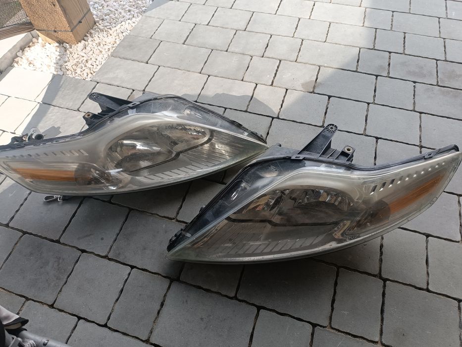 Lampy przednie Ford Mondeo MK4 07-. Uszkodzone.