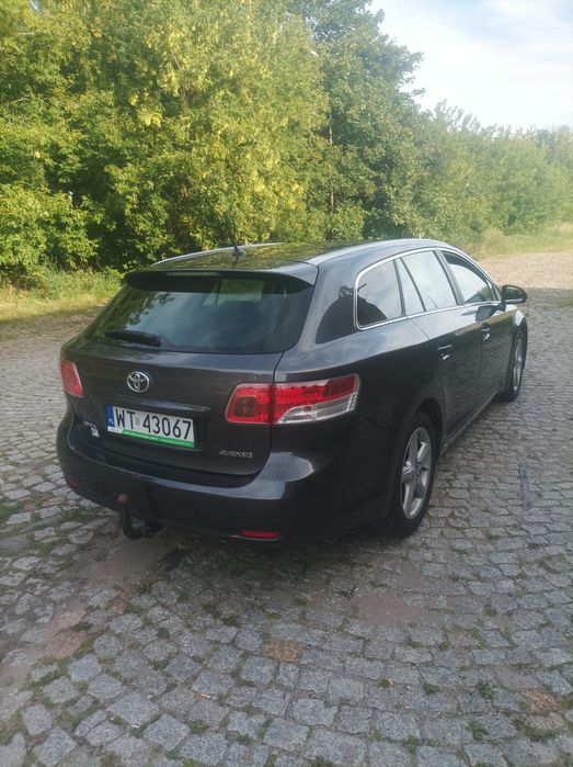 Toyota Avensis benzyna