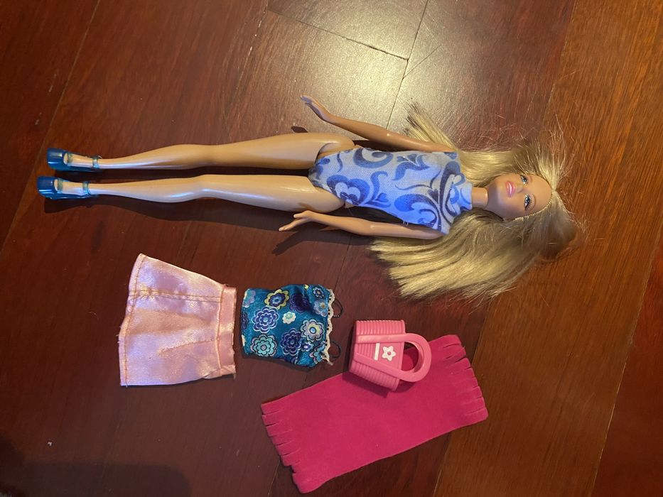 Barbie com acessórios
