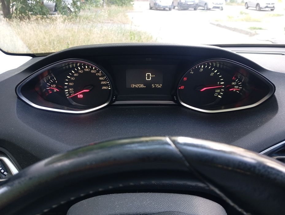 Автомобіль Пежо 308