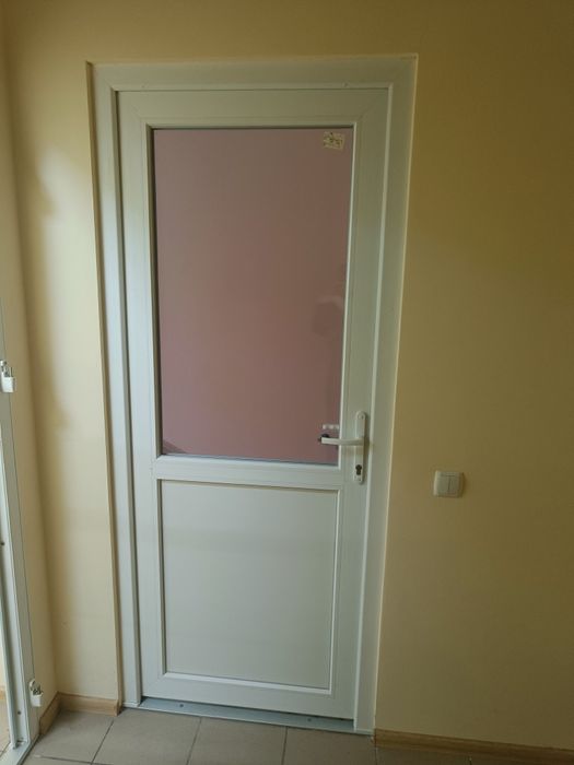 Дверь металлопластиковая