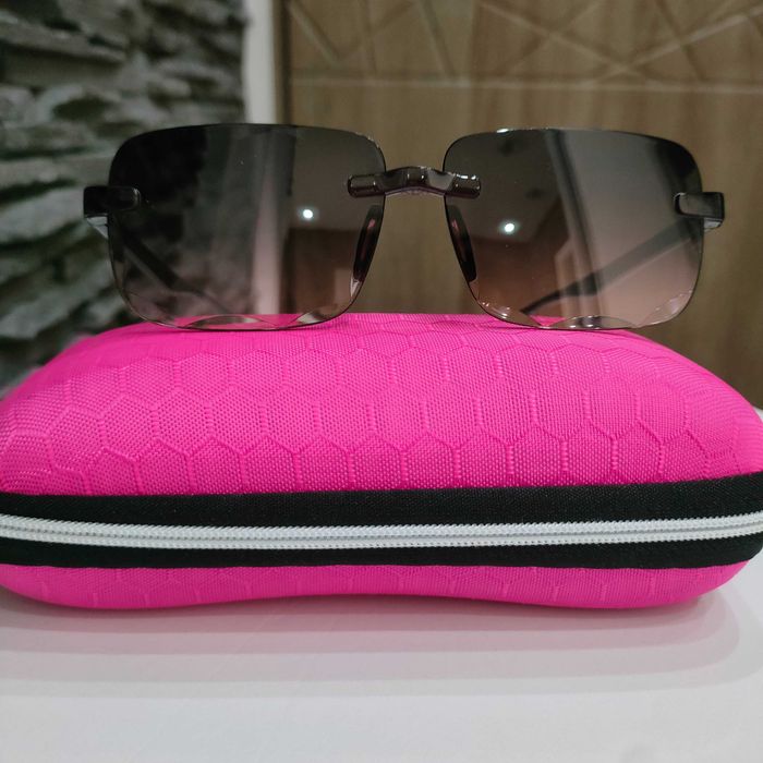 Nowe okulary z etui przeciwsłoneczne