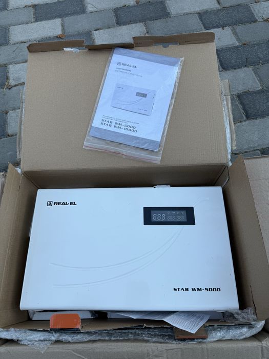 Стабілізатор напруги 5квт Real-El STAB WM-5000 майже новий