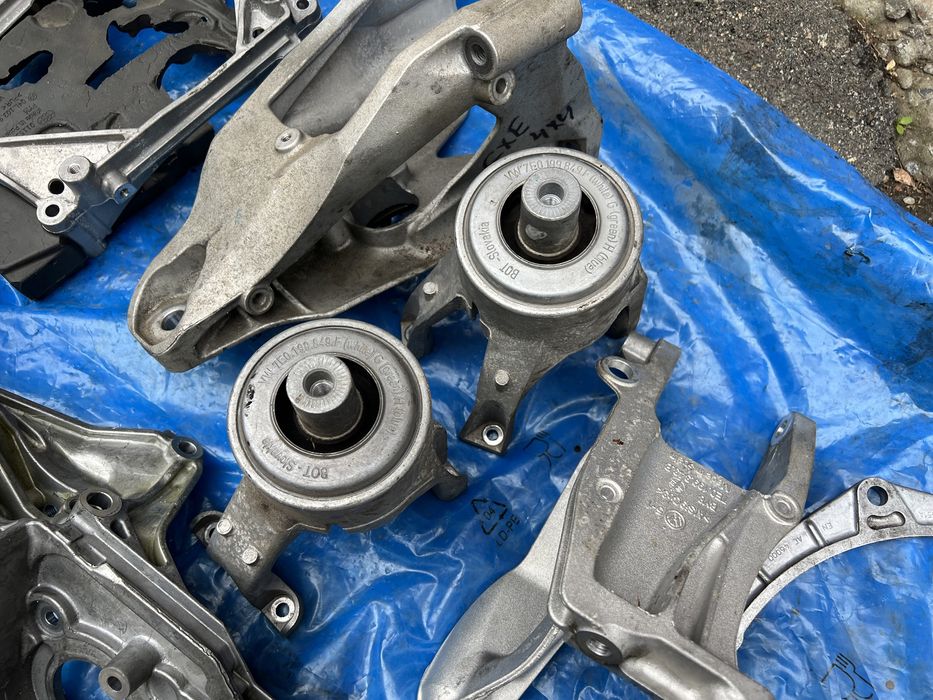 VW T6 кронштейн двигуна подушка мотора двигателя Т6 Фольксваген