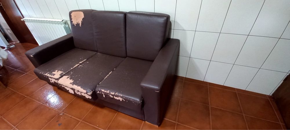 Sofá três lugares