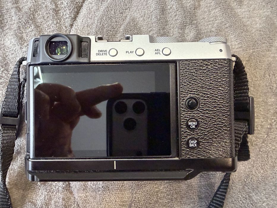 FUJIFILM X-E4 + Objetiva XF18-55MM F2.8-4 R LM OIS ( COMO NOVA )