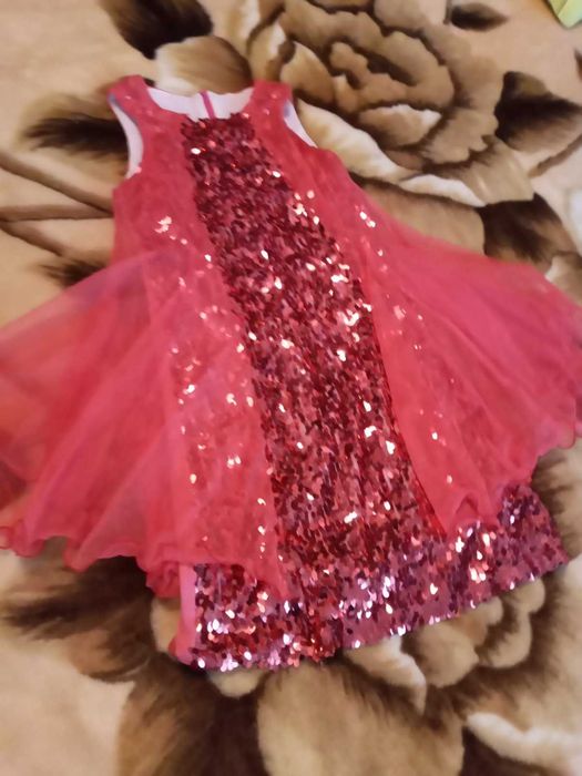 Нарядные платья  на девочку