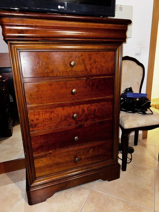 Quarto Completo em Madeira Maciça de Cerejeira - em bom estado