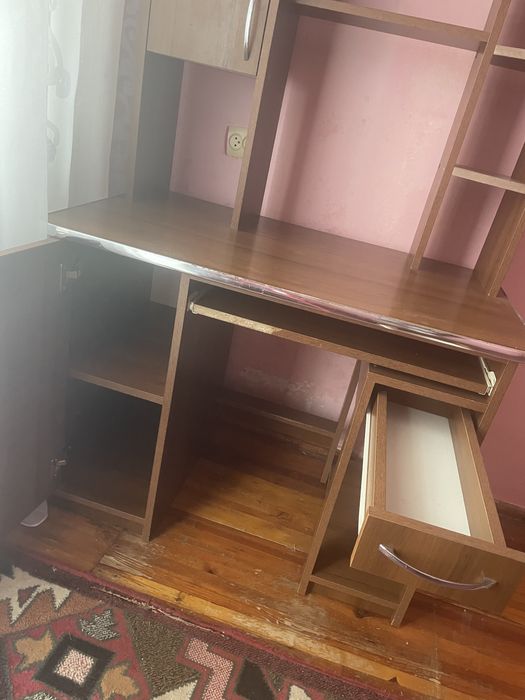Стіл письмовий, дизайнерський, 1 м х 60 см х 2 м