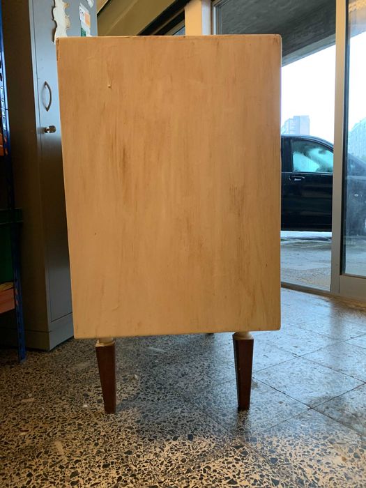 Aparador Vintage antigo em Madeira