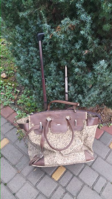 Продам сумку на колесиках