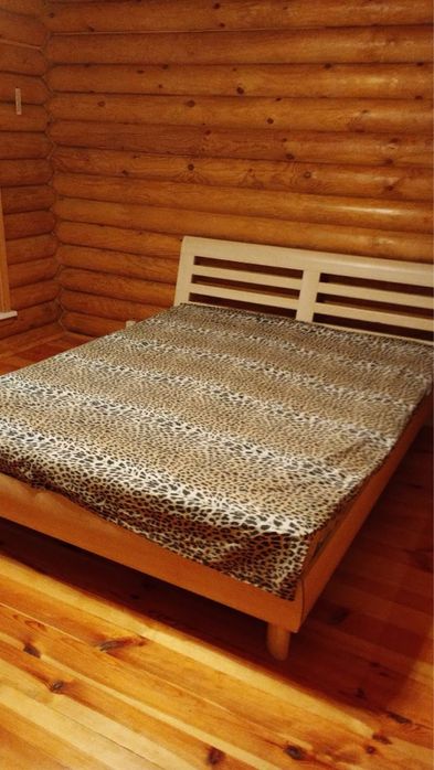 Дачний будиночок на причалі