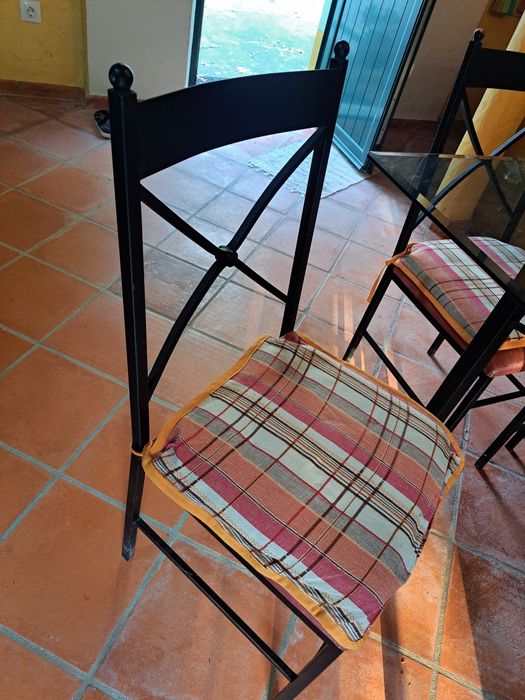 Mesa com 6 cadeiras