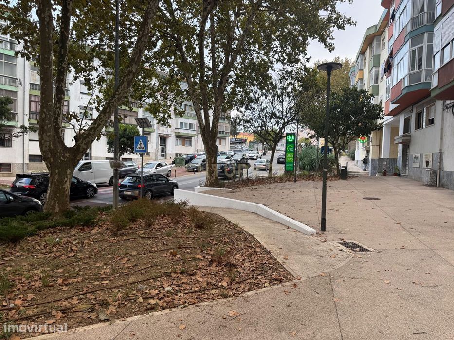 T2 Totalmente Remodelado E Mobilado Para Arrendamento | Mem Martins