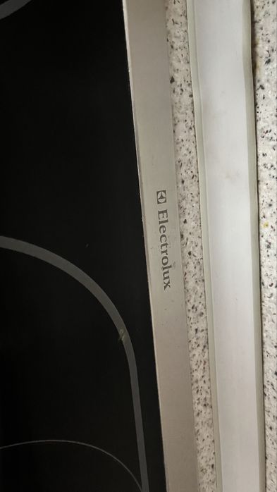 Вбудована варильна поверхня елекрична ELECTROLUX