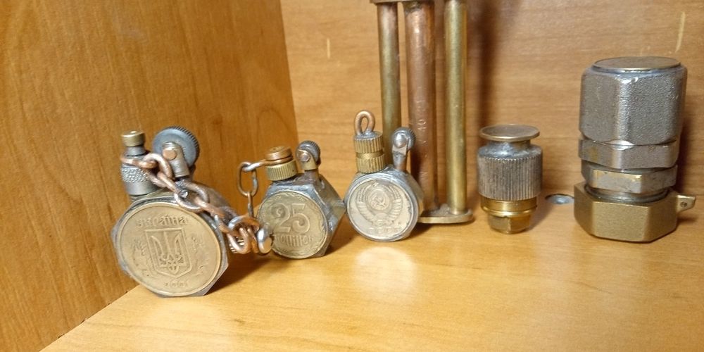 Колекція з 11 запальничок ручної роботи