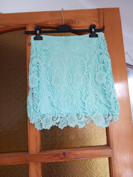 Spódniczka miętowa z koronką