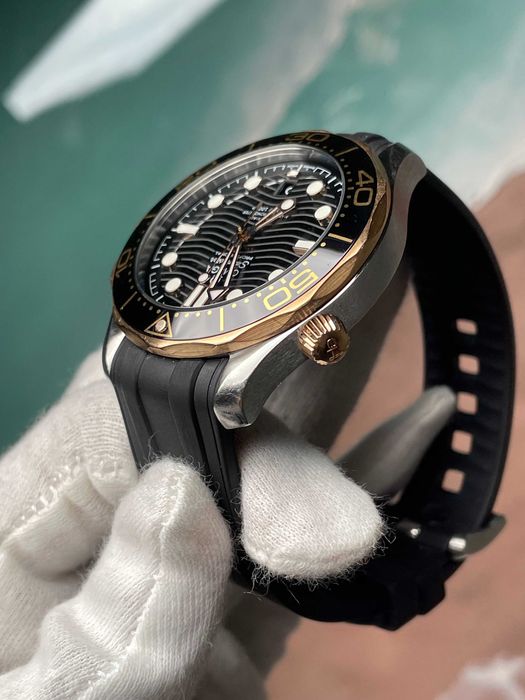 Omega Seamaster 300 18k Sedna Gold Oro 210.22.42.20.01.002