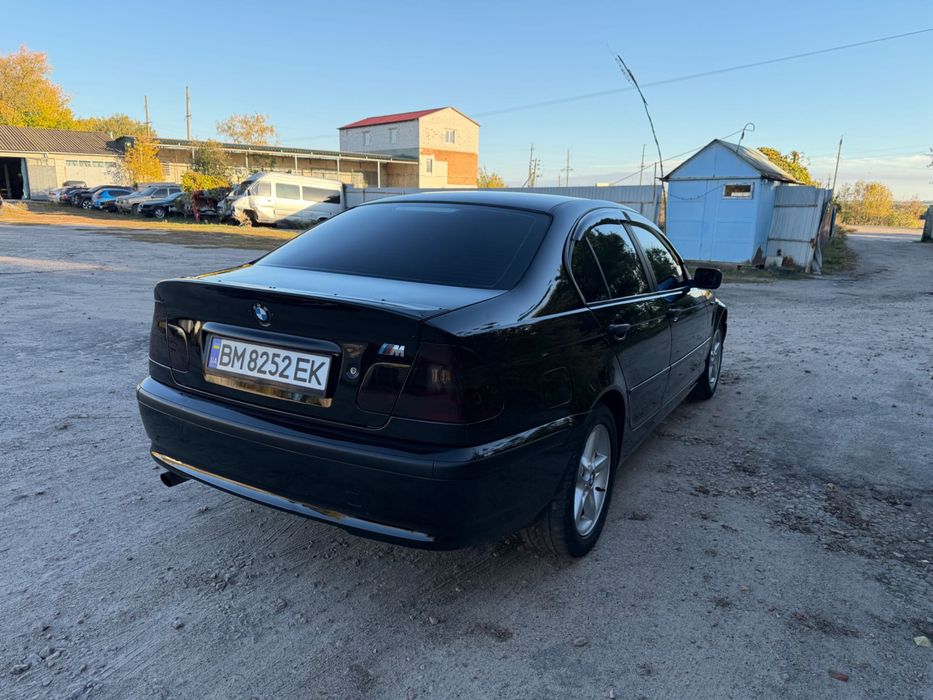 BMW E46 318i.