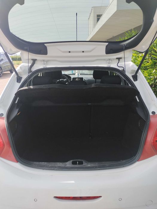 Baixa de Preço — Peugeot 208 1.2 VTi • 2015 NOVO PREÇO: 7500 €