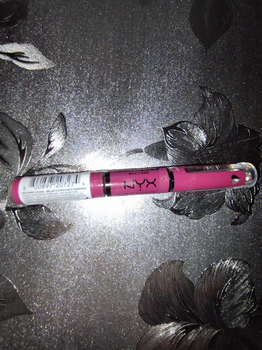 Batom 2 em 1 NYX novo