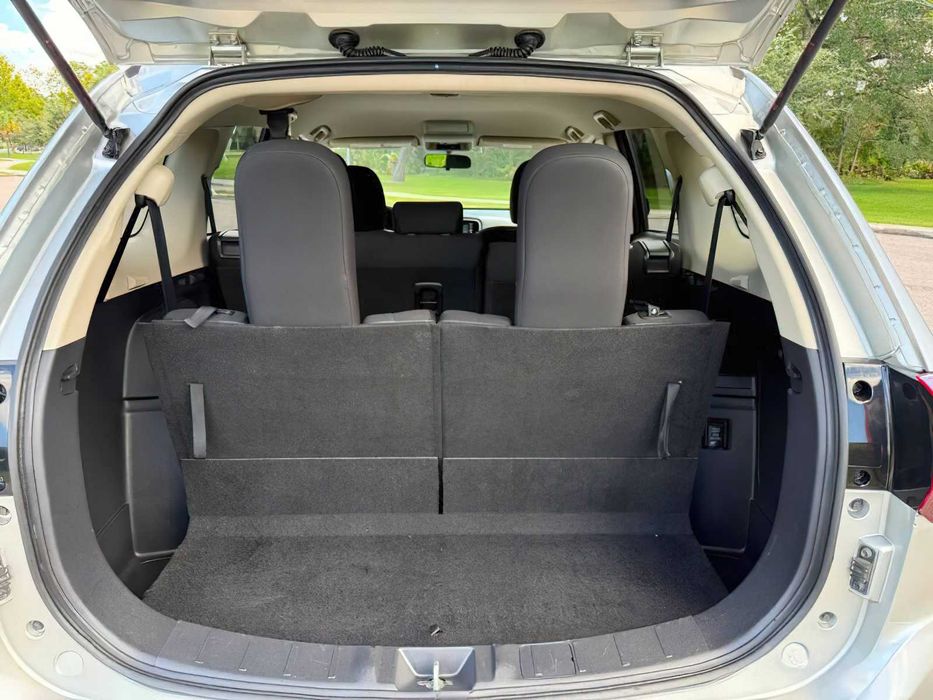 Mitsubishi Outlander ES 2.4      2020