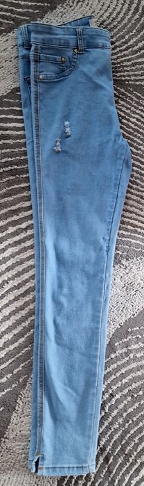 Spodnie dzinsy, rurki.