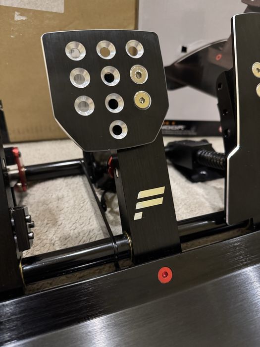 У наявності! Fanatec V3 Pedals (PC/PS/Xbox)